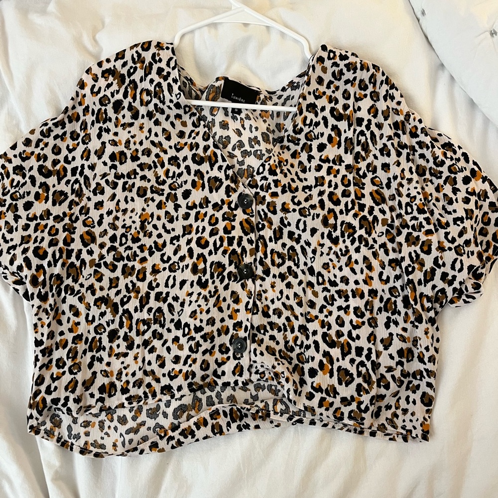 Cropped leopard shirt